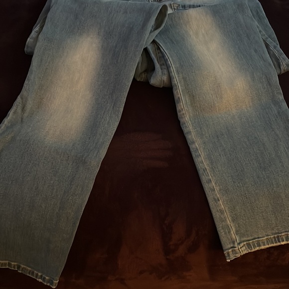 Simply Noelle light wash Distressed Jeans size 10 - Picture 4 of 8